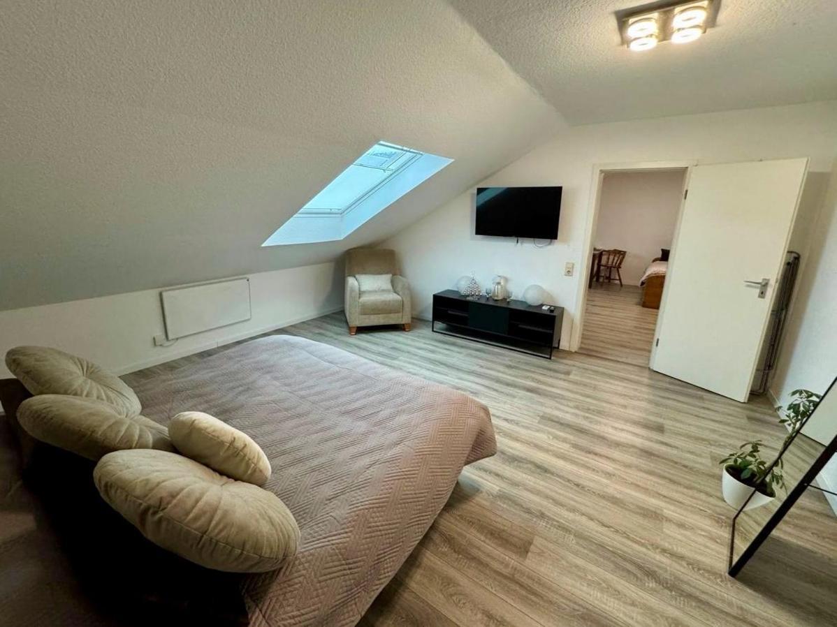 Marienhaus Apartment - Zentral, Parken, Netflix, Kontaktloses Einchecken Wuppertal Kültér fotó